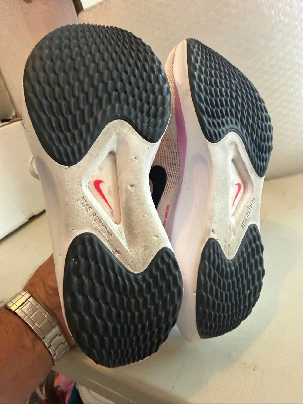 Nike women’s size 7 Zoom Fly multi color dog tooth marks